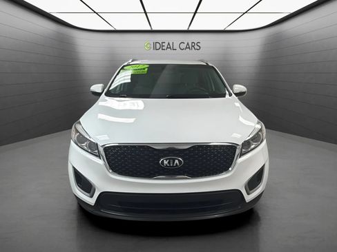 Used 2017 Kia Sorento FWD w/ LX Convenience Package image 2