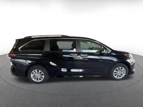 Used 2025 Toyota Sienna XLE FWD image 15