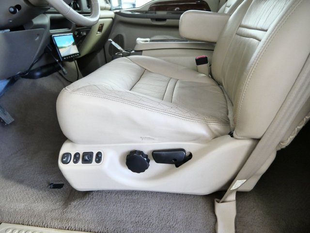 Used 2000 Ford Excursion Limited AWD/4WD image 17