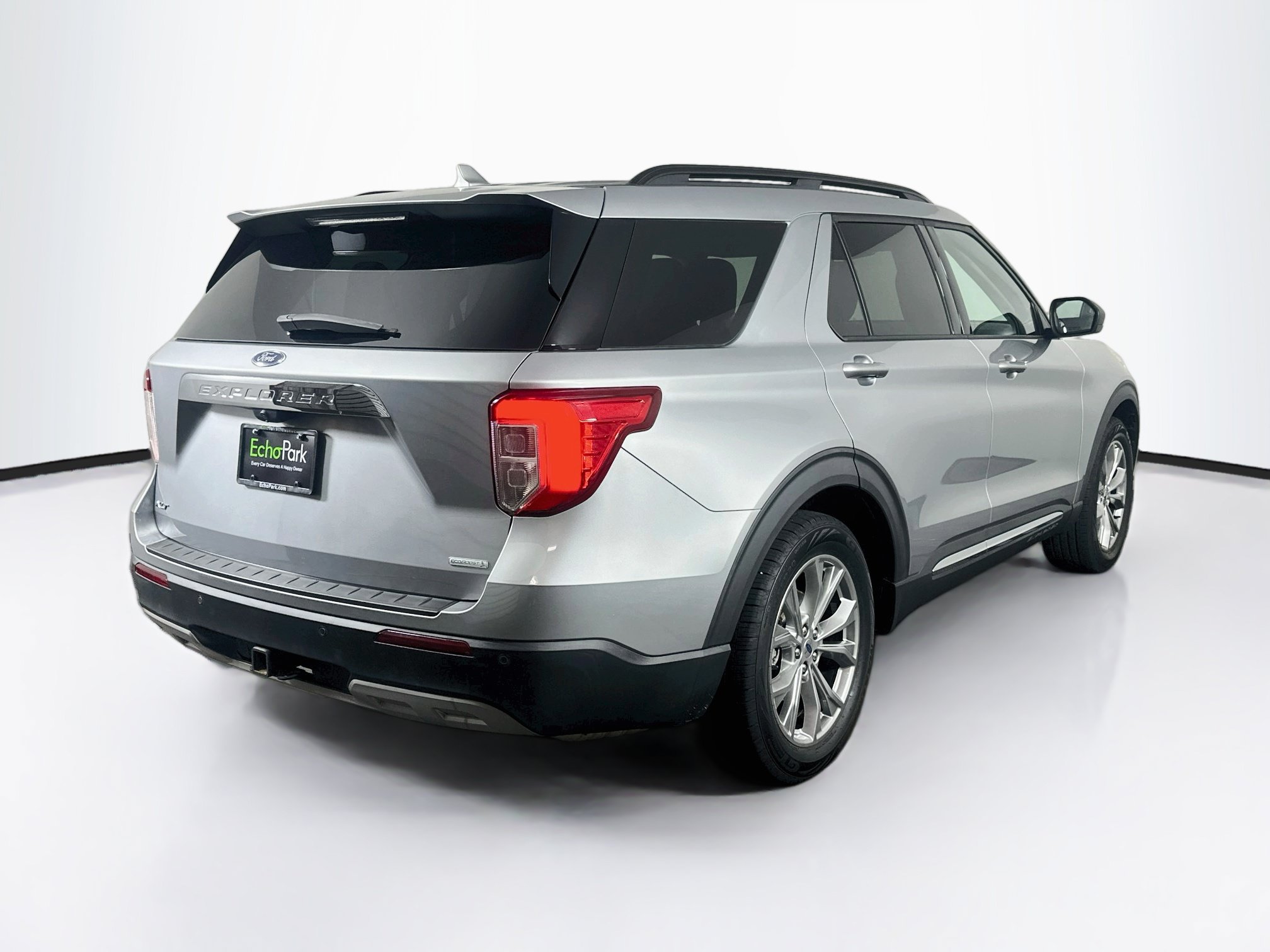 Used 2020 Ford Explorer XLT w/ Equipment Group 202A RWD image 9