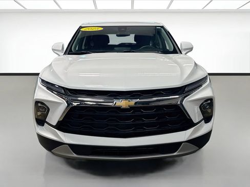 Used 2025 Chevrolet Blazer LT AWD/4WD image 2