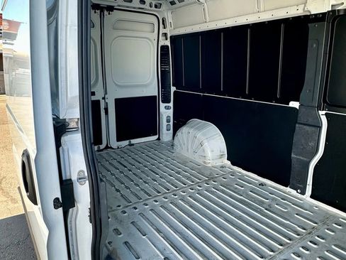 Used 2025 RAM ProMaster 2500 w/ Convenience Group image 11