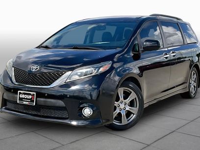 Used 2017 Toyota Sienna SE