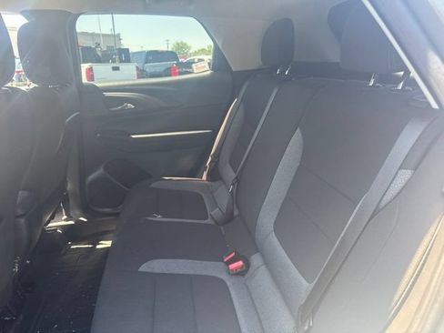Used 2023 Chevrolet TrailBlazer LT w/ Convenience Package FWD image 9
