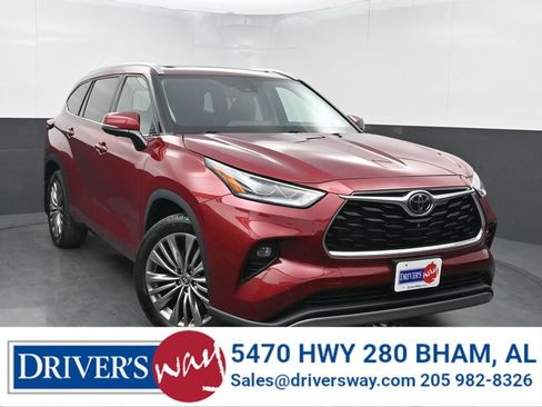 Used 2023 Toyota Highlander Platinum image 1