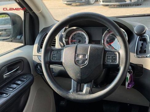 Used 2018 Dodge Grand Caravan SE w/ UConnect Hands-Free Group FWD image 14