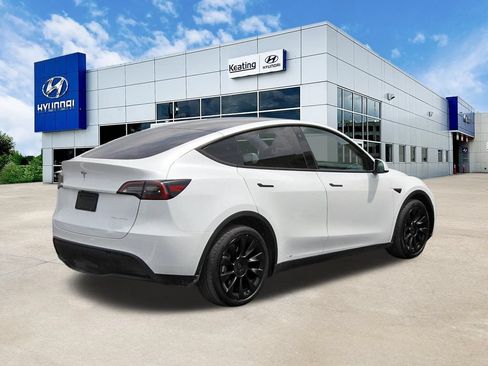Used 2023 Tesla Model Y Long Range AWD/4WD image 5