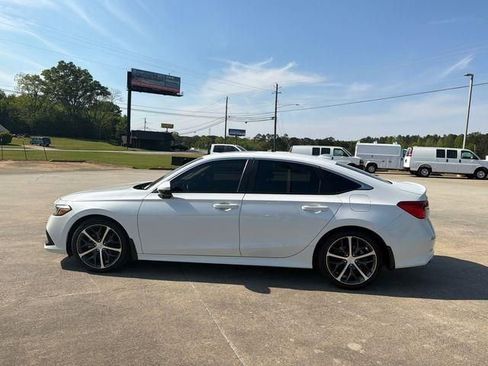 Used 2022 Honda Civic Touring image 8