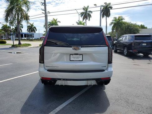 Certified 2023 Cadillac Escalade ESV V AWD/4WD image 22