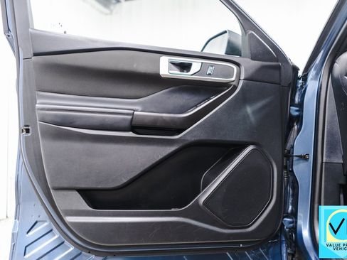 Used 2020 Ford Explorer XLT image 23