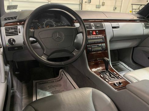 Used 1998 Mercedes-Benz E 320 4MATIC Sedan image 4