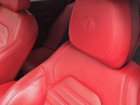 Used 2022 Alfa Romeo Giulia Veloce RWD image 20