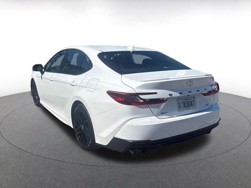 Used 2025 Toyota Camry SE image 13