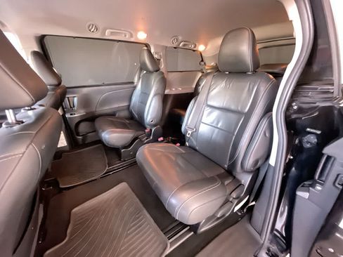 Used 2015 Toyota Sienna SE FWD image 21