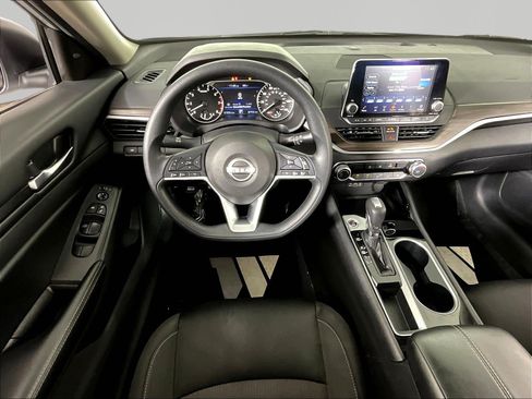 Certified 2024 Nissan Altima 2.5 SV FWD image 8