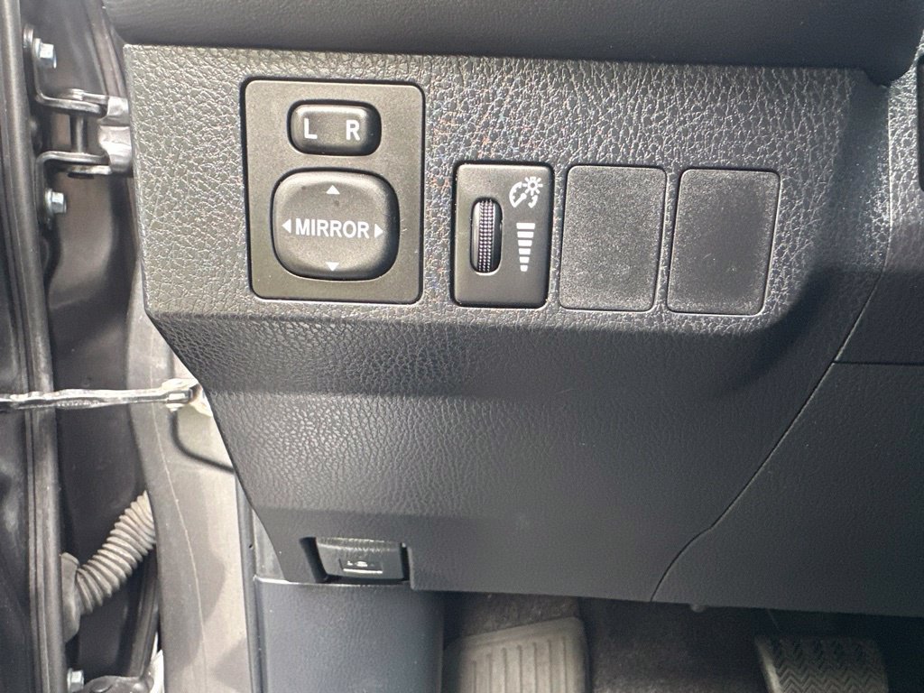 Used 2016 Toyota RAV4 XLE AWD/4WD image 16
