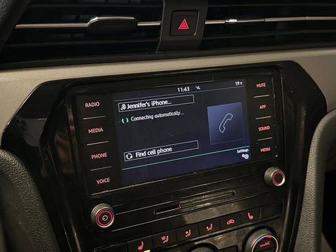 Used 2021 Volkswagen Passat 2.0T SE image 12