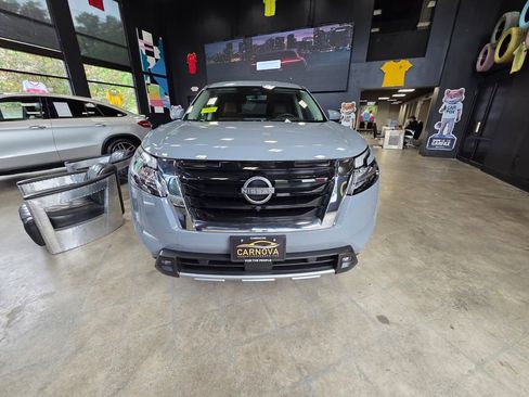 Used 2023 Nissan Pathfinder Platinum AWD/4WD image 2