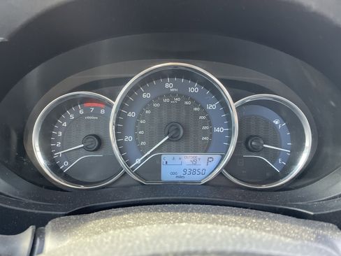 Used 2015 Toyota Corolla LE image 18