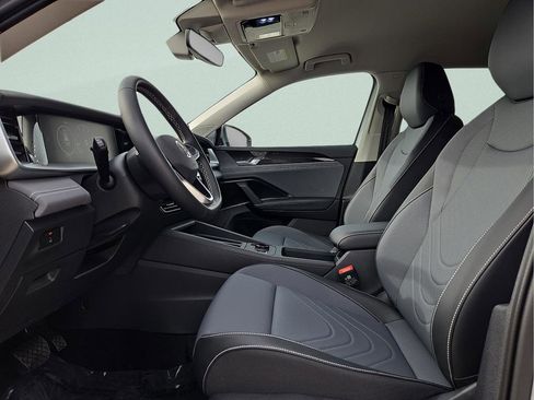 New 2026 Volkswagen Tiguan SE image 17