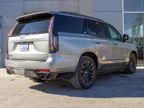 Used 2023 Cadillac Escalade V w/ LPO, ONYX Package image 10