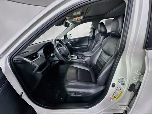 Used 2019 Toyota RAV4 Limited FWD image 13