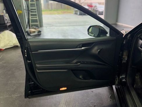 Used 2019 Toyota Camry LE image 9