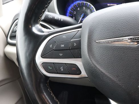Used 2022 Chrysler Pacifica Touring-L FWD image 25