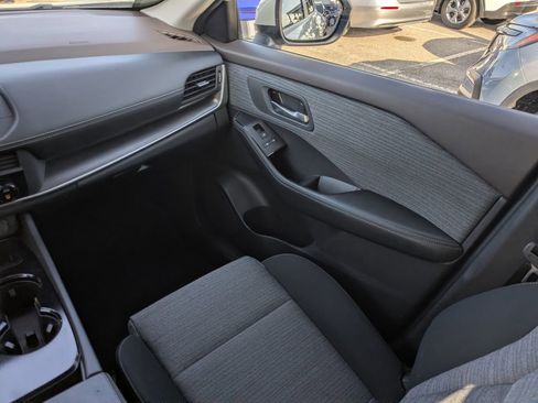 Used 2023 Nissan Rogue SV image 16