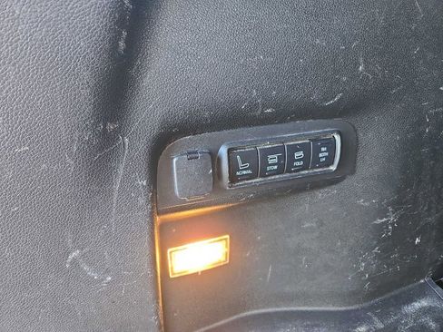 Used 2017 Ford Explorer Limited image 38