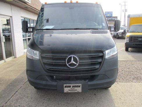 Used 2023 Mercedes-Benz Sprinter 3500 image 2