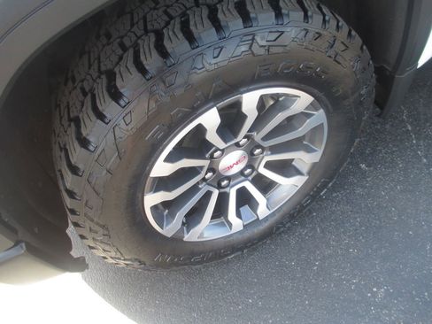Used 2019 GMC Sierra 1500 4x4 Crew Cab w/ Convenience Package image 14