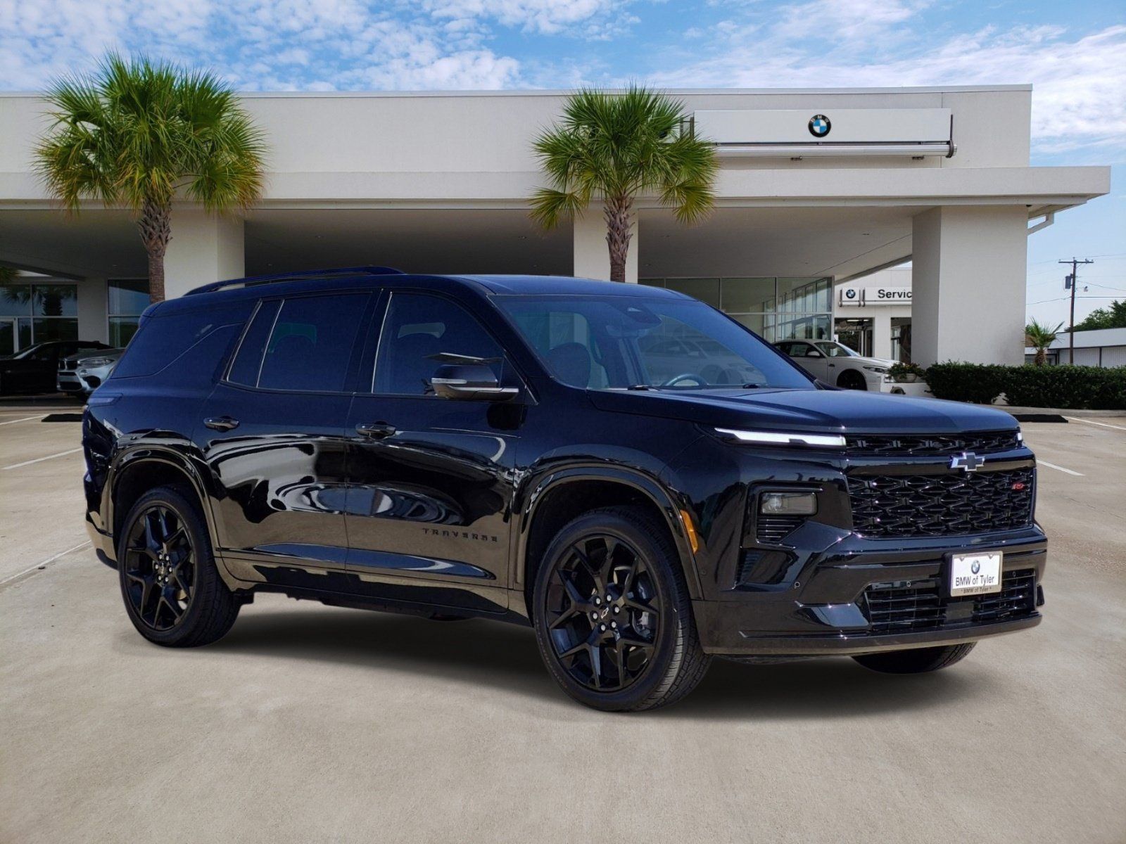 Used 2024 Chevrolet Traverse RS w/ LPO, Cargo Package FWD image 3