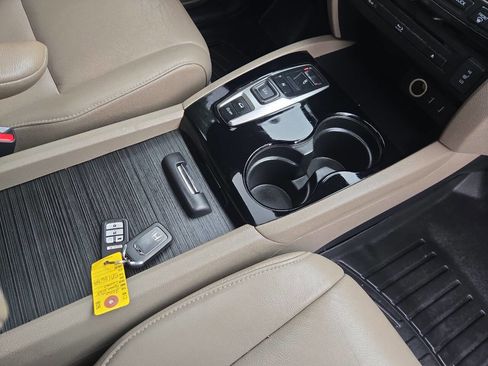 Used 2016 Honda Pilot Touring image 27