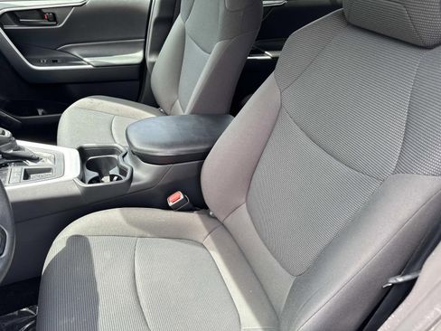 Used 2021 Toyota RAV4 LE FWD image 19
