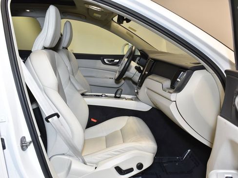 Used 2023 Volvo XC60 B5 Plus image 30