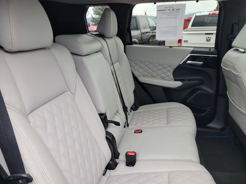 Used 2024 Mitsubishi Outlander SEL AWD/4WD image 15