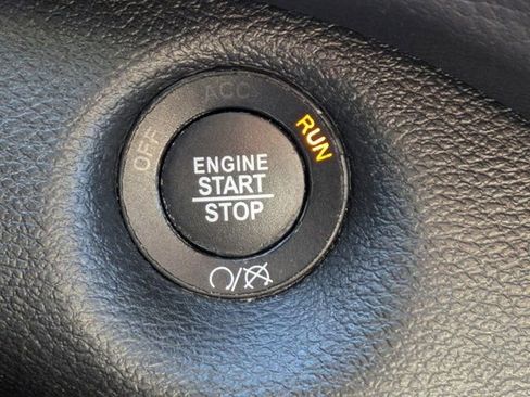 Used 2023 Jeep Cherokee Altitude Lux image 26