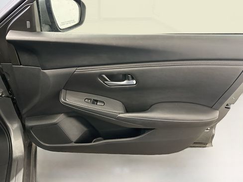 Used 2025 Nissan Sentra SV FWD image 32