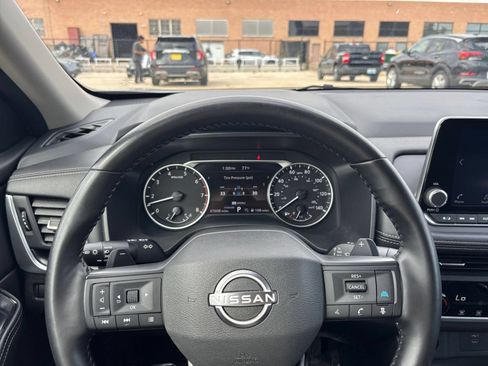 Used 2025 Nissan Rogue SV FWD image 35