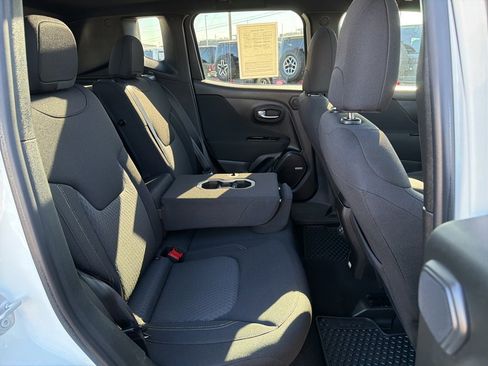 Used 2021 Jeep Renegade Latitude w/ Sun & Sound Group image 18