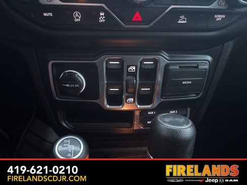 Used 2022 Jeep Wrangler Unlimited Sahara w/ Cold Weather Group image 16