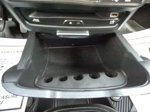 Used 2020 Chrysler Pacifica Limited w/ Advanced Safetytec Group image 40