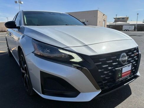 Certified 2023 Nissan Altima 2.5 SR FWD image 8