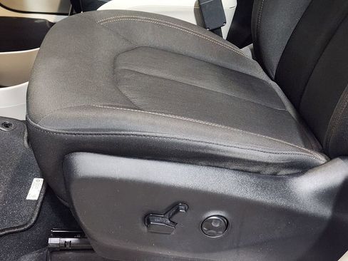Used 2018 Chrysler Pacifica Touring Plus FWD image 45