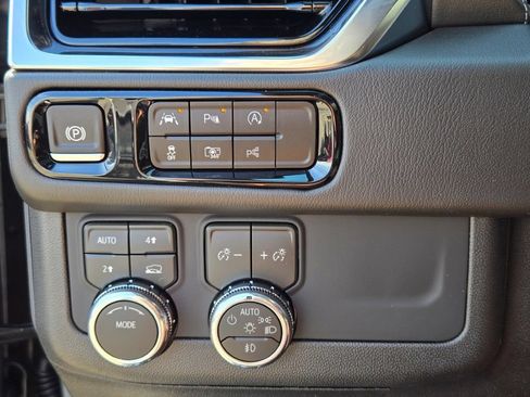 New 2026 GMC Yukon Denali w/ Sun & Power Step Package AWD/4WD image 41