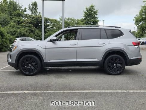 Used 2024 Volkswagen Atlas SE FWD image 2