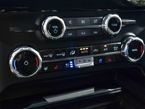 Used 2023 Ford F250 Lariat w/ Lariat Ultimate Package AWD/4WD image 38
