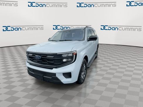 Used 2025 Ford Expedition Active AWD/4WD image 4