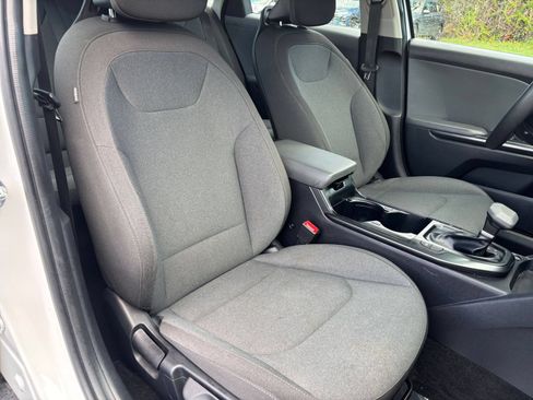 Used 2025 Kia K4 FWD image 38